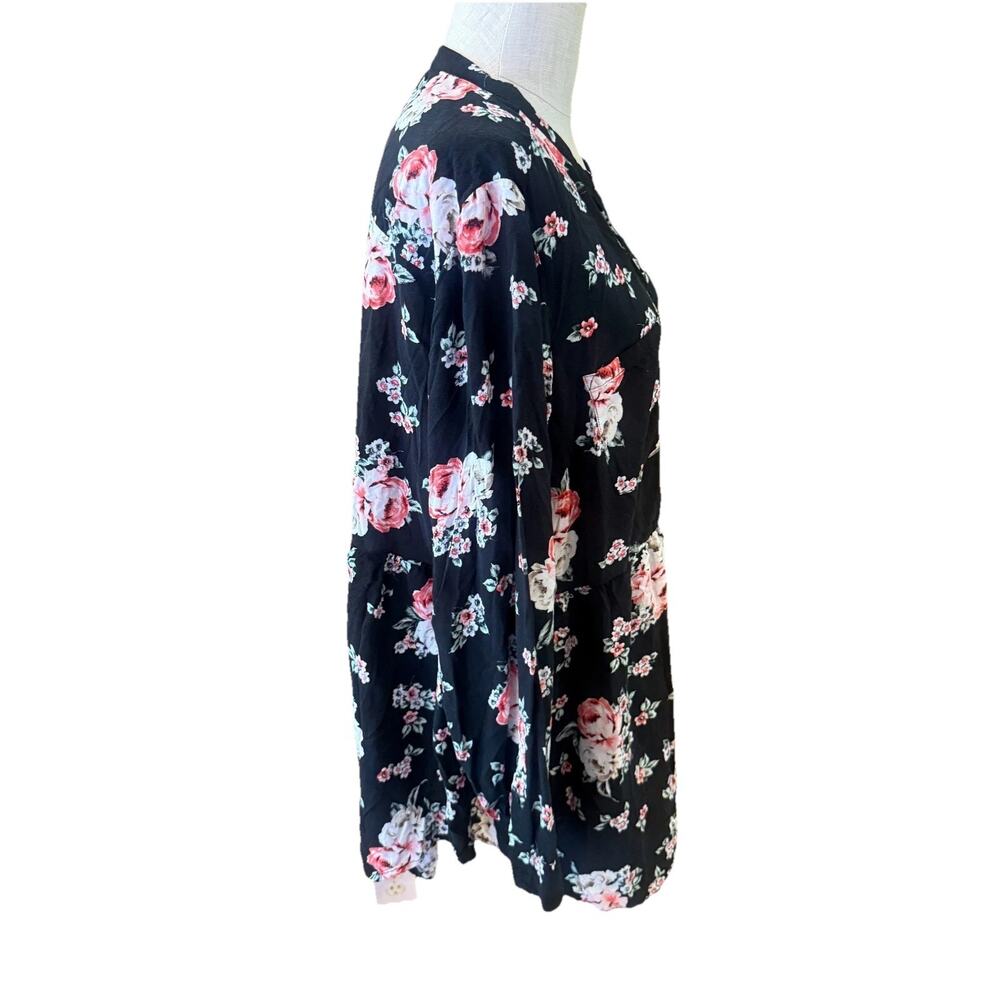 Torrid Blouse Top Womens Size 3 3x. Black Pink Floral Long Sleeve Button Down - Picture 4 of 7